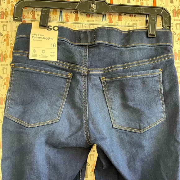 SO mid-rise jeggings 🖤 - Picture 3 of 8